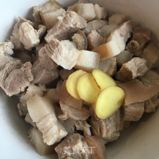 腐竹鹌鹑蛋烧肉的做法步骤：3
