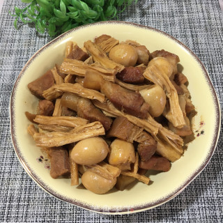 腐竹鹌鹑蛋烧肉的做法步骤：11