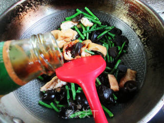 黑木耳油豆腐炒豇豆的做法步骤：7