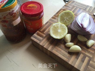 柠檬仔姜凤爪的做法步骤：1