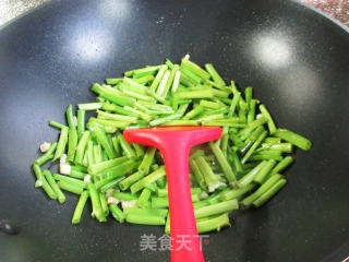 香肠炒空心菜梗的做法步骤：4