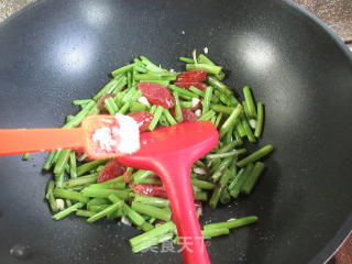 香肠炒空心菜梗的做法步骤：6