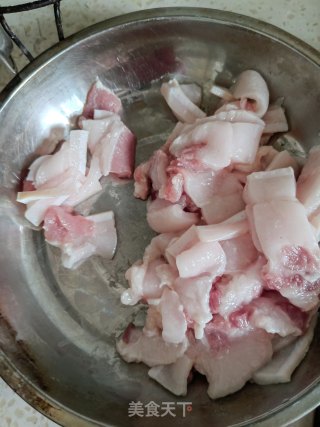 莴笋炒肉的做法步骤：1