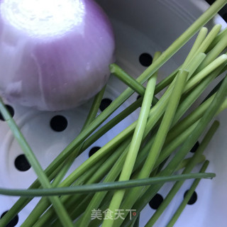 香辣烤鲈鱼的做法步骤：2