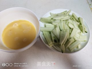 鸡蛋炒黄瓜的做法步骤：1