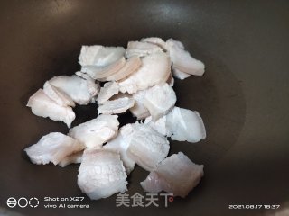 五花肉炒白菜的做法步骤：2