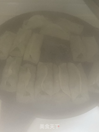 锅贴的做法步骤：4
