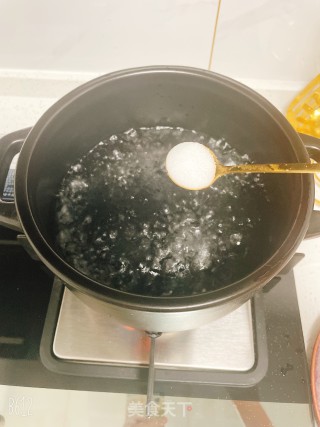 黑胡椒牛排意面的做法步骤：2