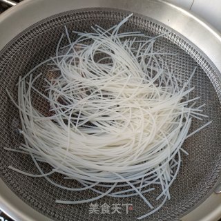 茄子花椒酱拌粉的做法步骤：2