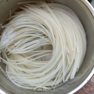 精肉豆角汤粉的做法步骤：1