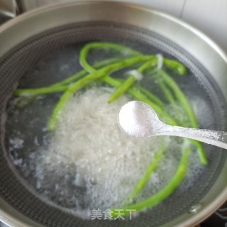 精肉豆角汤粉的做法步骤：4
