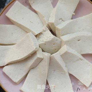 韭苔肉末蒸豆腐的做法步骤：1