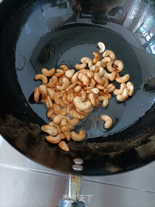 炒腰果的做法步骤：5