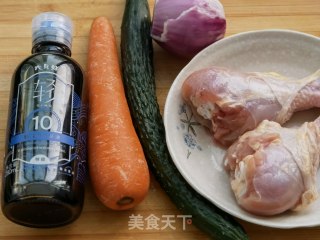 凉拌手撕鸡的做法步骤：1