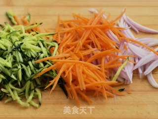 凉拌手撕鸡的做法步骤：3