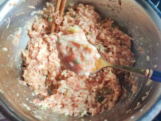 猪肉莲藕丸子的做法步骤：9