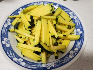 尖椒炒南瓜的做法步骤：2