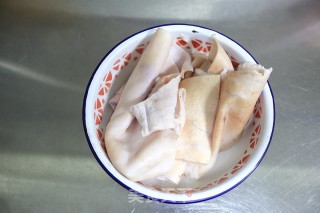 Q弹好吃的肉皮冻的做法步骤：1