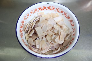 Q弹好吃的肉皮冻的做法步骤：2