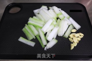 清香爽口的蒜烧冬瓜条的做法步骤：1