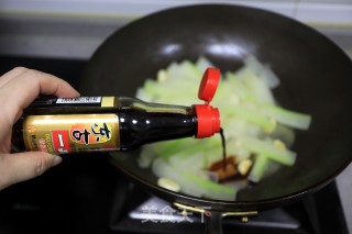 清香爽口的蒜烧冬瓜条的做法步骤：5