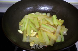 清香爽口的蒜烧冬瓜条的做法步骤：6