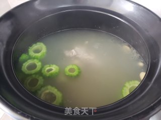 黄豆猪骨苦瓜汤的做法步骤：8