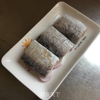剁椒蒸带鱼的做法步骤：3