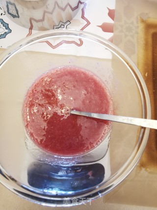 草莓酸奶慕斯的做法步骤：1