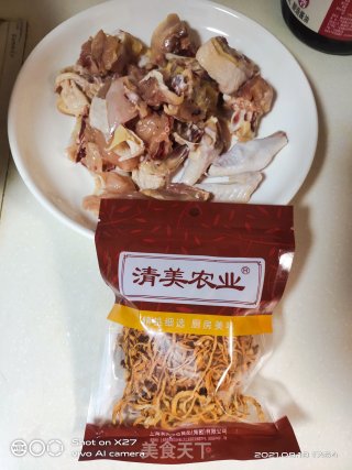虫草炖鸡汤的做法步骤：1