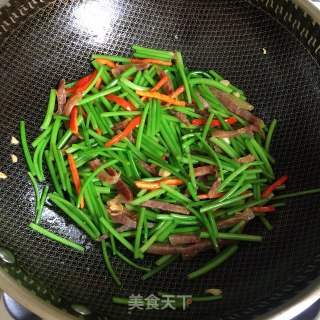 腊肠炒红薯梗的做法步骤：7