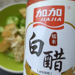 黄瓜拌油条的做法步骤：6