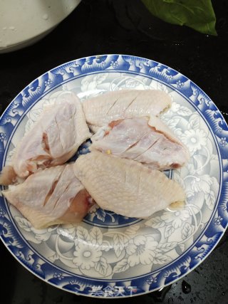 不要烤箱也能做的奥尔良鸡翅的做法步骤：1