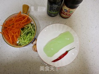 ㊙️制凉拌大拉皮❗️操作简单❗️开胃下饭神器‼️的做法步骤：1