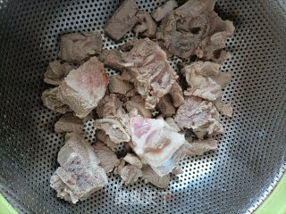 羊肉天麻汤的做法步骤：3