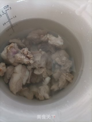 羊肉天麻汤的做法步骤：5