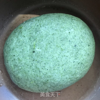 蒜香菠菜面的做法步骤：2