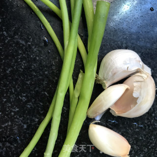 蒜香菠菜面的做法步骤：3