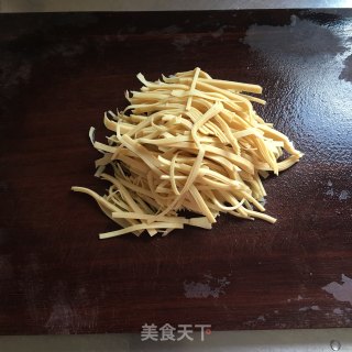 黄瓜拌百叶丝的做法步骤：1