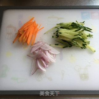 黄瓜拌百叶丝的做法步骤：2