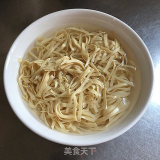 黄瓜拌百叶丝的做法步骤：4