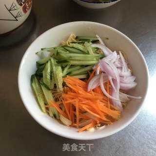黄瓜拌百叶丝的做法步骤：7