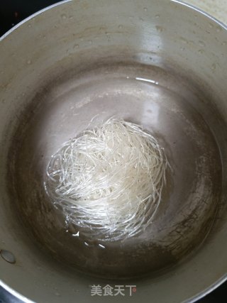鸭血白菜粉丝的做法步骤：1