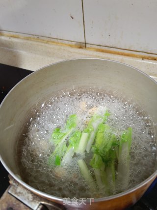 鸭血白菜粉丝的做法步骤：2