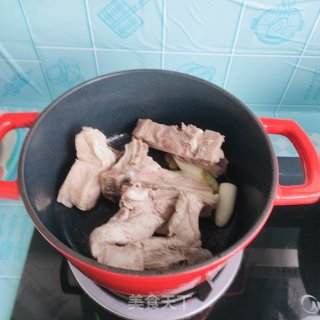 排骨烀土豆的做法步骤：7