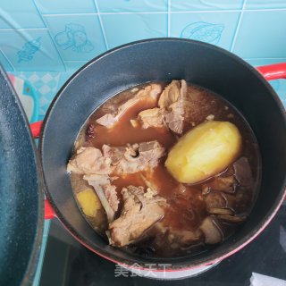 排骨炖蘑菇的做法步骤：1