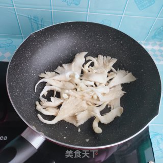 排骨炖蘑菇的做法步骤：7