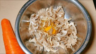 比酥肉还好吃的椒盐菌菇的做法步骤：4