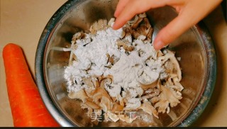 比酥肉还好吃的椒盐菌菇的做法步骤：5