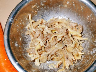比酥肉还好吃的椒盐菌菇的做法步骤：6